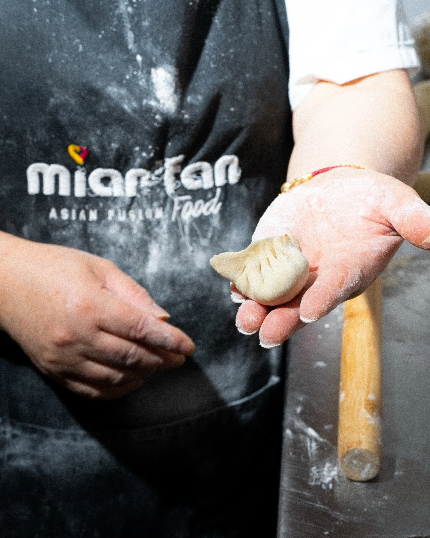 Raviolis jiaozis pliés à la main par le chef
