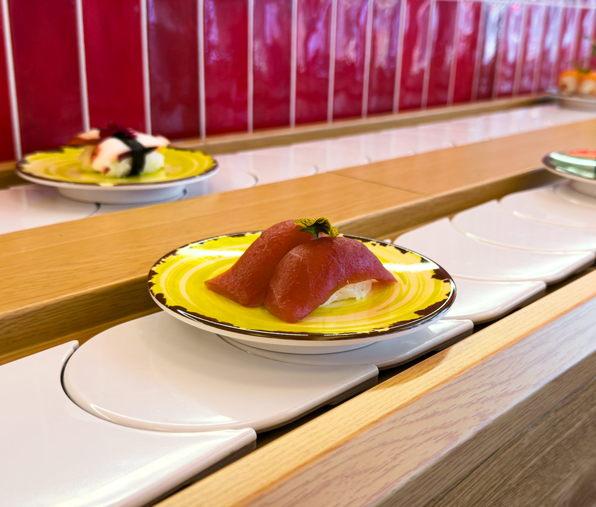 La salle et la banquette rouge